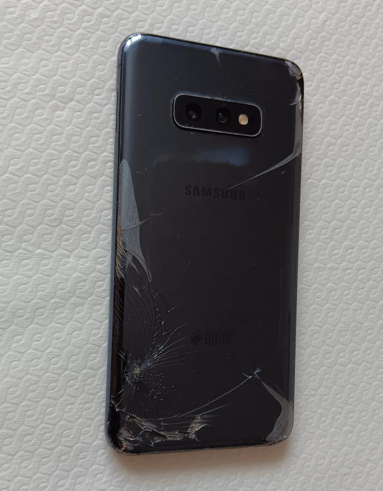 NÁLEZ - mobilní telefon SAMSUNG
